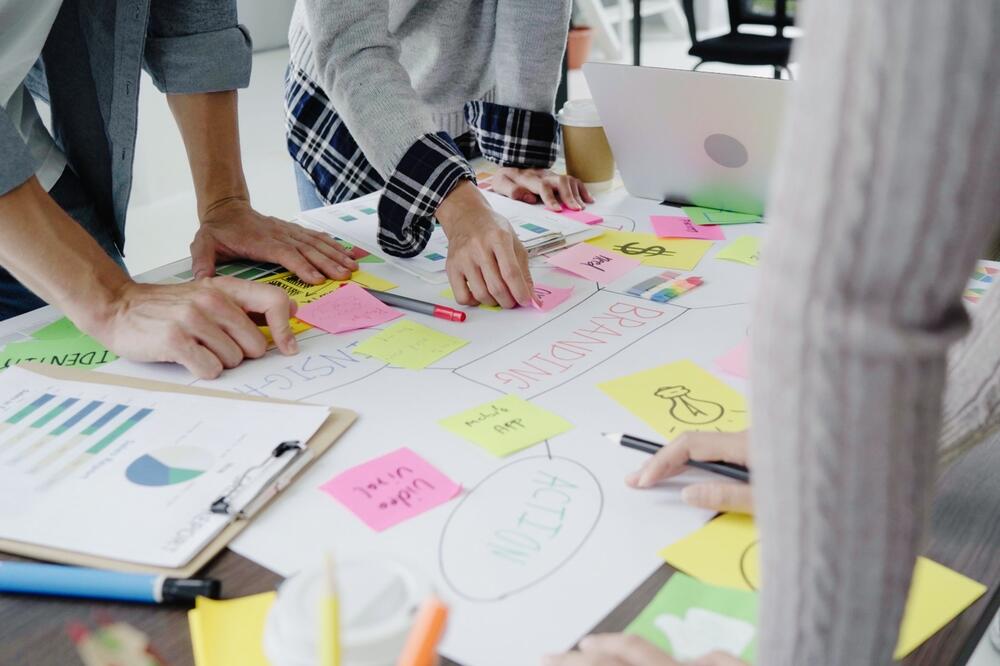 Jak wykorzystać design thinking do zwiększenia efektywności w firmie? / Wpływ Design Thinking na rozwój przedsiębiorczości